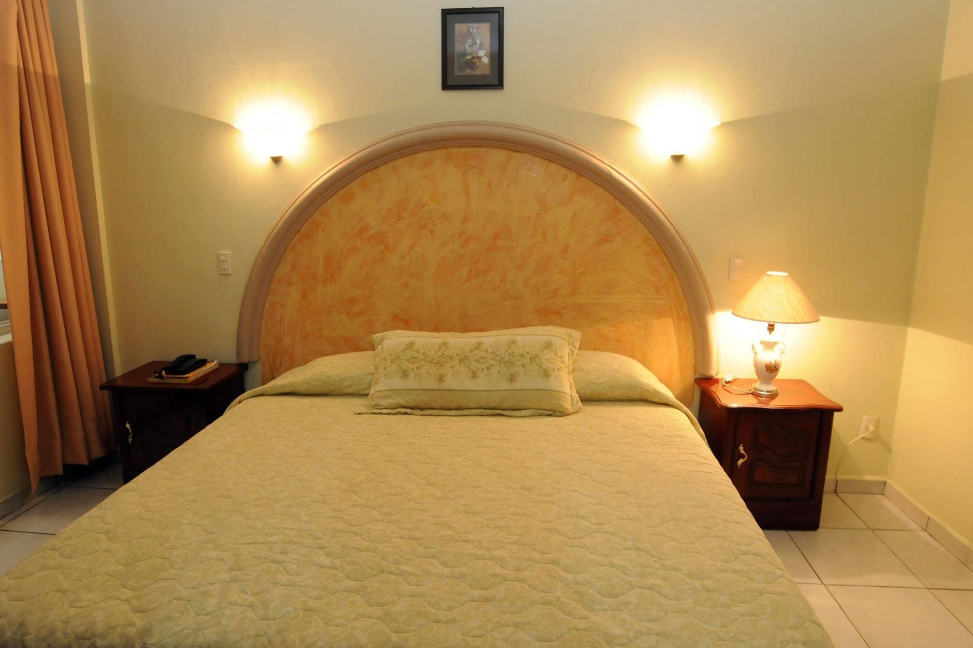 Hotel Plaza Sahuayo Экстерьер фото