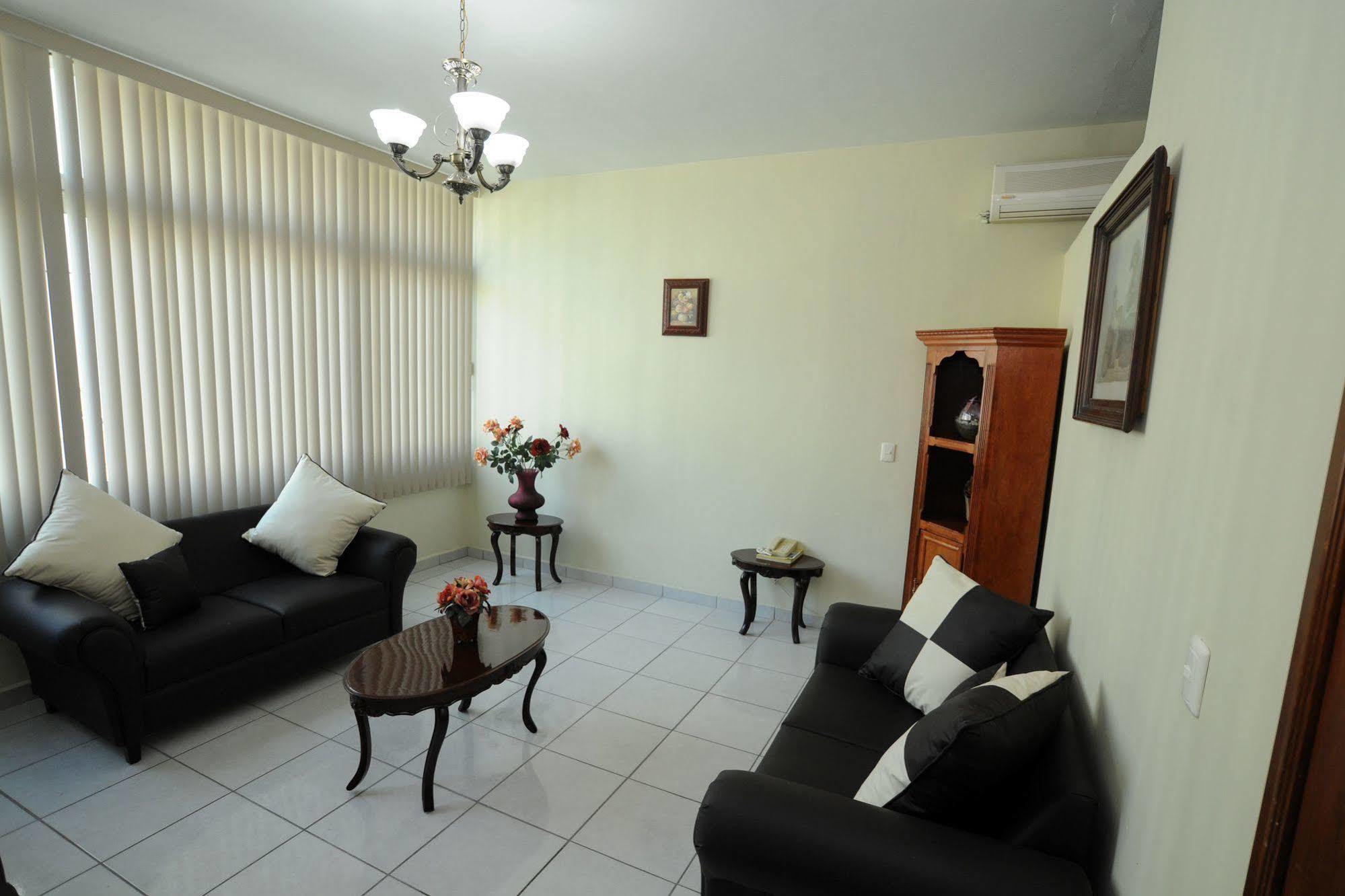 Hotel Plaza Sahuayo Экстерьер фото